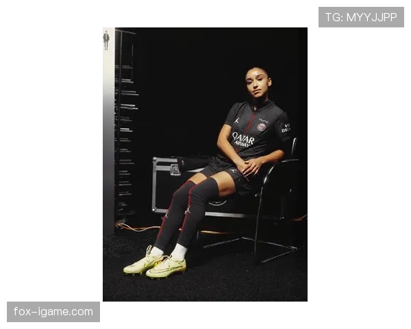 阿什拉夫巴黎2号球衣走红时尚圈，成新赛季球迷追捧焦点