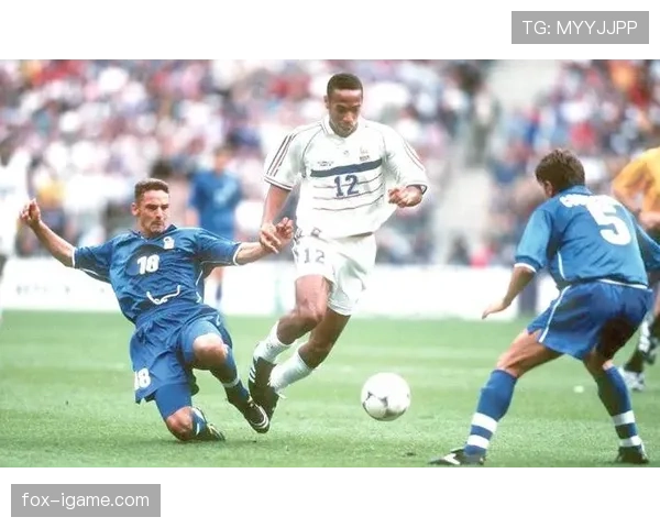 足球明星巅峰表现持续回顾，见证历史伟大时刻与传奇瞬间