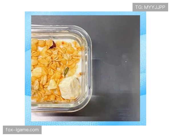 恩比德家的冰箱里塞满蛋白粉，连冰块都是鸡胸肉味的